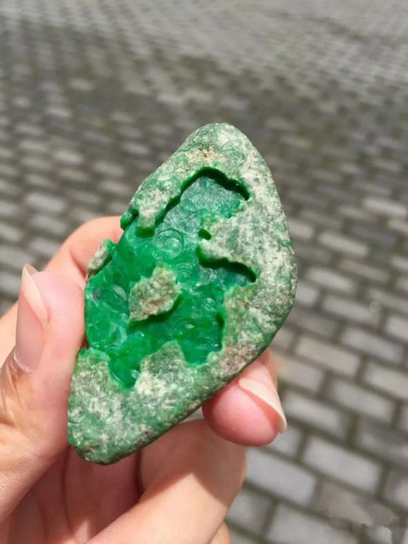 翡翠原石开窗教程视频,开窗翡翠原石值钱吗-第3张图片-翡翠网