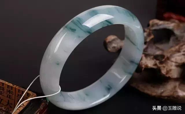 翡翠手镯的保养方法翡翠手镯怎么保养会越来越亮-第3张图片-翡翠网 翡翠手镯的保养方法翡翠手镯怎么保养会越来越亮-第3张图片-翡翠网