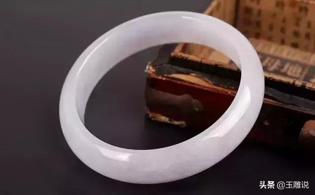 翡翠手镯的保养方法翡翠手镯怎么保养会越来越亮-第4张图片-翡翠网