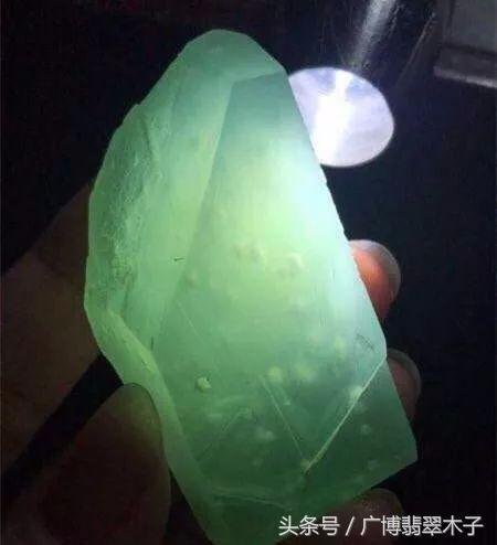 危料翡翠原石翡翠雪花料原石价格-第4张图片-翡翠网 危料翡翠原石翡翠雪花料原石价格-第4张图片-翡翠网