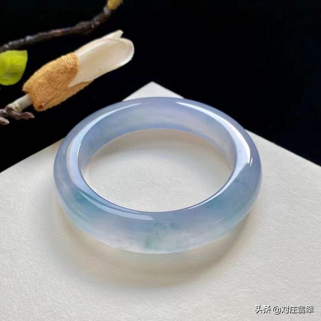 翡翠手镯种水价格翡翠 种水好 手镯-第2张图片-翡翠网 翡翠手镯种水价格翡翠 种水好 手镯-第2张图片-翡翠网