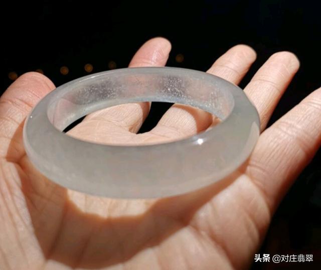 翡翠手镯种水价格翡翠 种水好 手镯-第8张图片-翡翠网 翡翠手镯种水价格翡翠 种水好 手镯-第8张图片-翡翠网