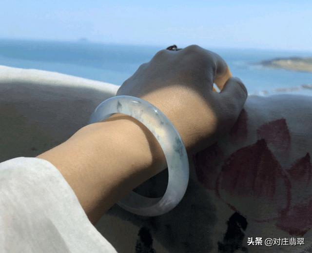 翡翠手镯种水价格翡翠 种水好 手镯-第9张图片-翡翠网 翡翠手镯种水价格翡翠 种水好 手镯-第9张图片-翡翠网