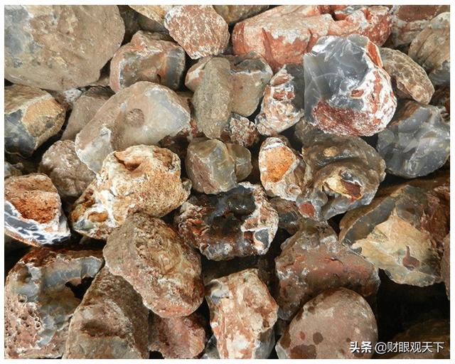 保山高冰种翡翠籽料原石的简单介绍-第5张图片-翡翠网