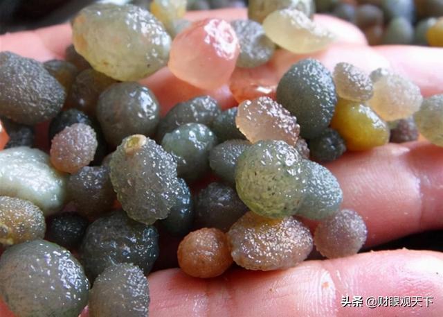 保山高冰种翡翠籽料原石的简单介绍-第6张图片-翡翠网