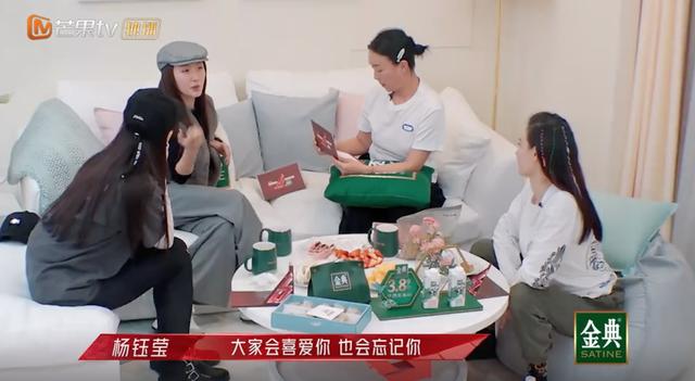 明星也喜欢翡翠手镯明星佩戴翡翠手镯的图片-第4张图片-翡翠网 明星也喜欢翡翠手镯明星佩戴翡翠手镯的图片-第4张图片-翡翠网