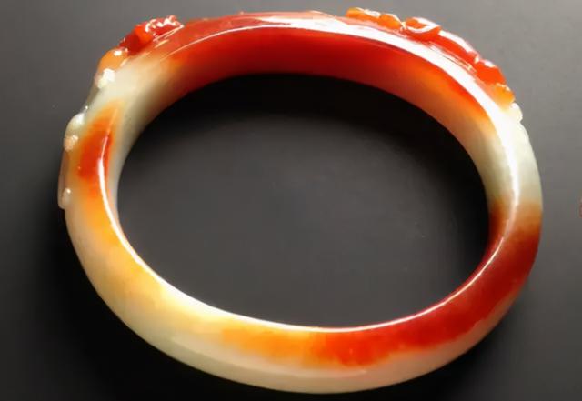 雕花翡翠手镯好不好雕花翡翠手镯价格-第1张图片-翡翠网 雕花翡翠手镯好不好雕花翡翠手镯价格-第1张图片-翡翠网