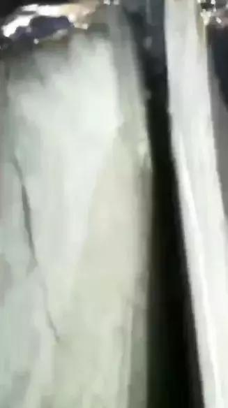 土豪翡翠原石视频翡翠原石怎么去皮视频-第12张图片-翡翠网 土豪翡翠原石视频翡翠原石怎么去皮视频-第12张图片-翡翠网