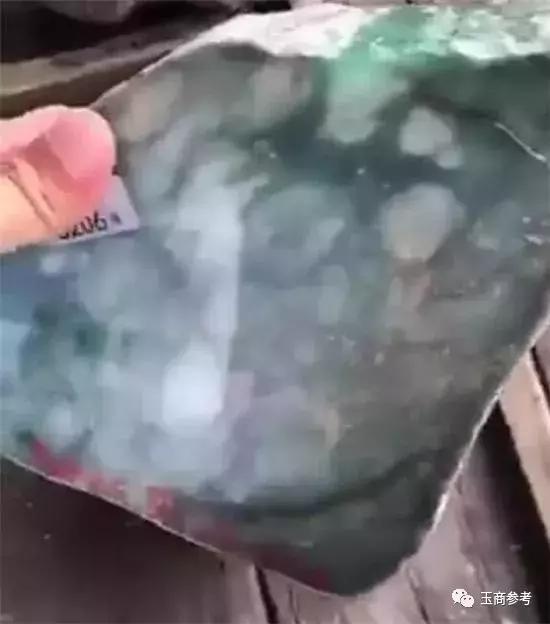 土豪翡翠原石视频翡翠原石怎么去皮视频-第29张图片-翡翠网 土豪翡翠原石视频翡翠原石怎么去皮视频-第29张图片-翡翠网