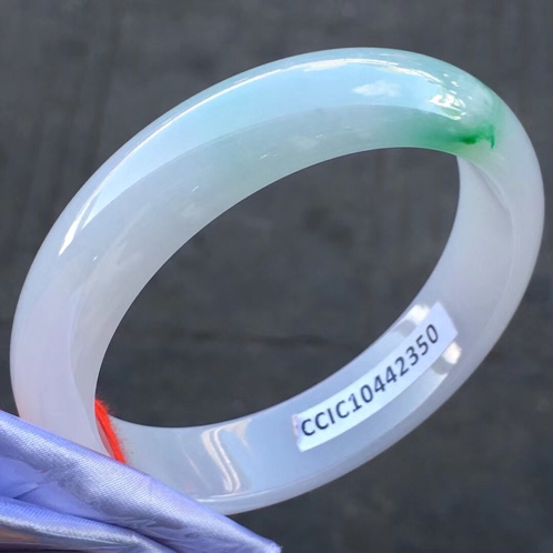 糯化种翡翠手镯价格白糯翡翠手镯价格-第2张图片-翡翠网 糯化种翡翠手镯价格白糯翡翠手镯价格-第2张图片-翡翠网