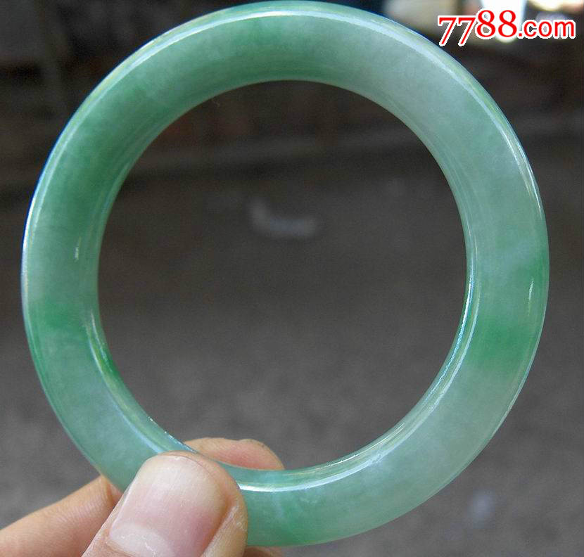 正阳绿翡翠手镯图片价格正阳绿的翡翠手镯价格-第2张图片-翡翠网 正阳绿翡翠手镯图片价格正阳绿的翡翠手镯价格-第2张图片-翡翠网