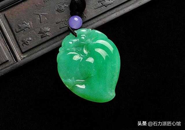 翠绿色翡翠手镯,翠绿色翡翠手镯图片-第7张图片-翡翠网 翠绿色翡翠手镯,翠绿色翡翠手镯图片-第7张图片-翡翠网