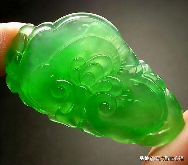 翠绿色翡翠手镯,翠绿色翡翠手镯图片-第8张图片-翡翠网 翠绿色翡翠手镯,翠绿色翡翠手镯图片-第8张图片-翡翠网