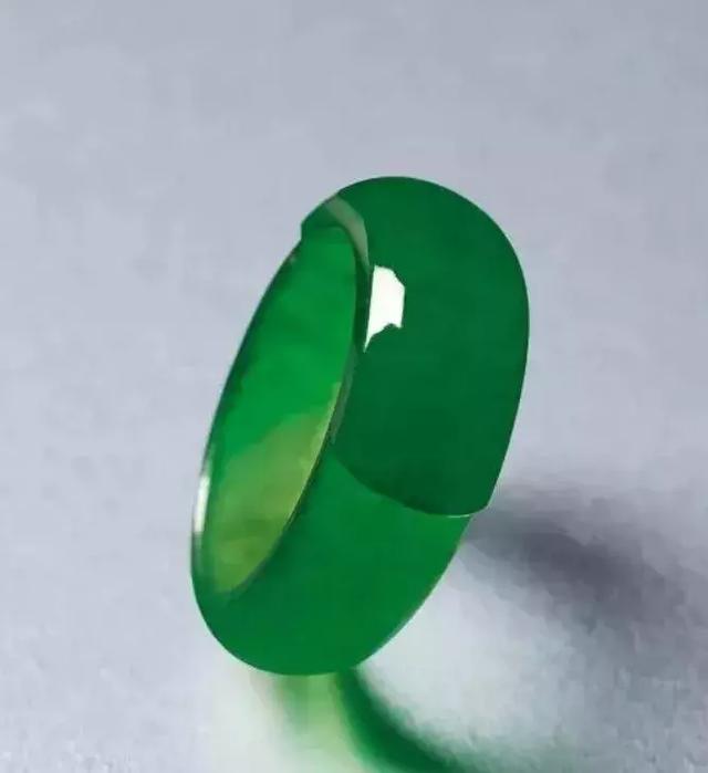 保利拍的翡翠手镯法拍翡翠手镯-第7张图片-翡翠网 保利拍的翡翠手镯法拍翡翠手镯-第7张图片-翡翠网