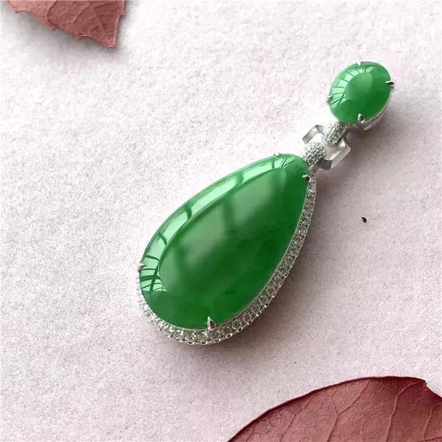 保利拍的翡翠手镯法拍翡翠手镯-第14张图片-翡翠网 保利拍的翡翠手镯法拍翡翠手镯-第14张图片-翡翠网