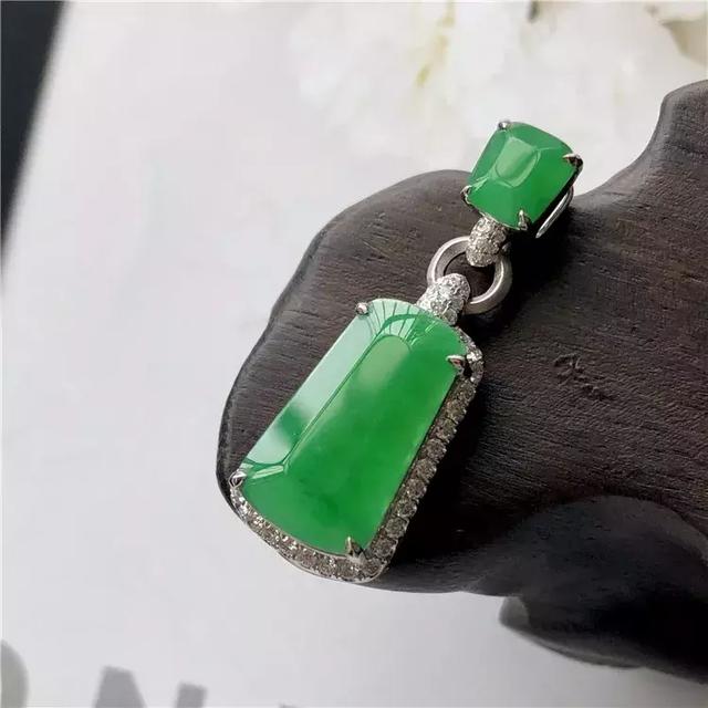 保利拍的翡翠手镯法拍翡翠手镯-第15张图片-翡翠网 保利拍的翡翠手镯法拍翡翠手镯-第15张图片-翡翠网