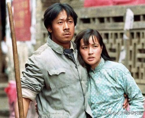 老阿姨戴翡翠手镯的简单介绍-第1张图片-翡翠网 老阿姨戴翡翠手镯的简单介绍-第1张图片-翡翠网