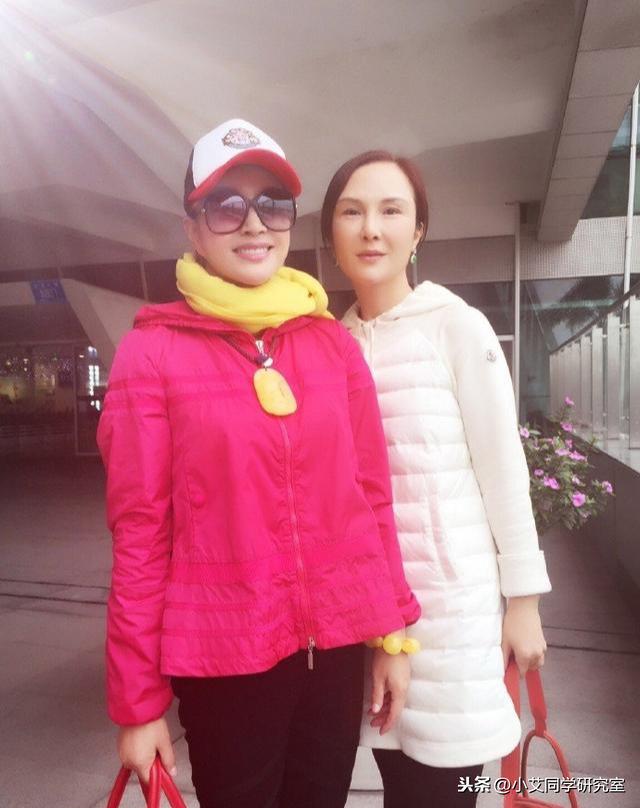 老阿姨戴翡翠手镯的简单介绍-第2张图片-翡翠网 老阿姨戴翡翠手镯的简单介绍-第2张图片-翡翠网