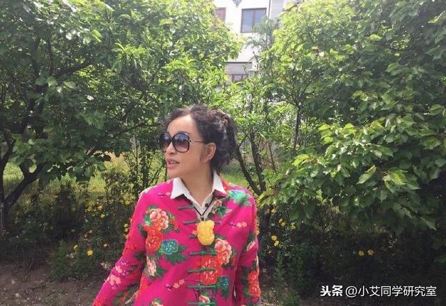 老阿姨戴翡翠手镯的简单介绍-第8张图片-翡翠网 老阿姨戴翡翠手镯的简单介绍-第8张图片-翡翠网