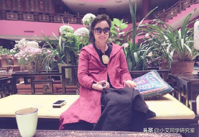 老阿姨戴翡翠手镯的简单介绍-第9张图片-翡翠网 老阿姨戴翡翠手镯的简单介绍-第9张图片-翡翠网