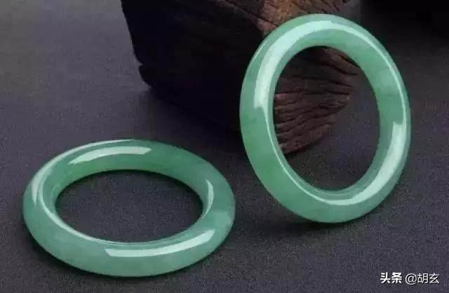 新坑翡翠手镯的价格翡翠手镯表面有小坑-第11张图片-翡翠网 新坑翡翠手镯的价格翡翠手镯表面有小坑-第11张图片-翡翠网