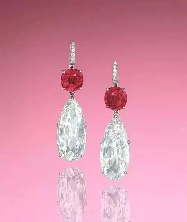 玻璃种翡翠手镯开价一个亿,玻璃种翡翠手镯-第13张图片-翡翠网 玻璃种翡翠手镯开价一个亿,玻璃种翡翠手镯-第13张图片-翡翠网