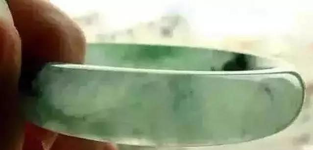 翡翠a货手镯纯色的简单介绍-第9张图片-翡翠网 翡翠a货手镯纯色的简单介绍-第9张图片-翡翠网