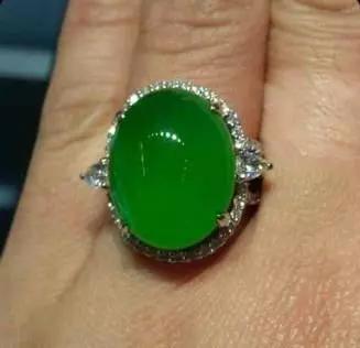 翡翠a货手镯纯色的简单介绍-第25张图片-翡翠网 翡翠a货手镯纯色的简单介绍-第25张图片-翡翠网