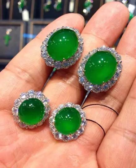 翡翠a货手镯纯色的简单介绍-第44张图片-翡翠网 翡翠a货手镯纯色的简单介绍-第44张图片-翡翠网