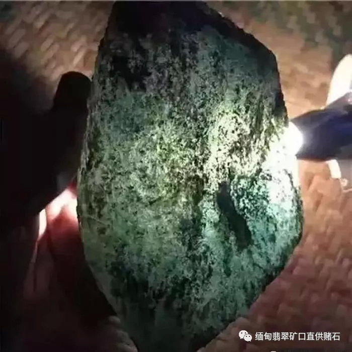 我想卖翡翠原石卖翡翠原石-第1张图片-翡翠网 我想卖翡翠原石卖翡翠原石-第1张图片-翡翠网