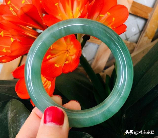 翡翠手镯界面翡翠手镯价格2020行情-第2张图片-翡翠网 翡翠手镯界面翡翠手镯价格2020行情-第2张图片-翡翠网