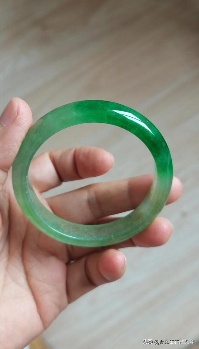 5万翡翠手镯买种还是买色的简单介绍-第15张图片-翡翠网 5万翡翠手镯买种还是买色的简单介绍-第15张图片-翡翠网