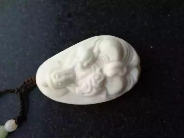 鞍山天然翡翠原石价值,翡翠原石投资价值-第14张图片-翡翠网 鞍山天然翡翠原石价值,翡翠原石投资价值-第14张图片-翡翠网