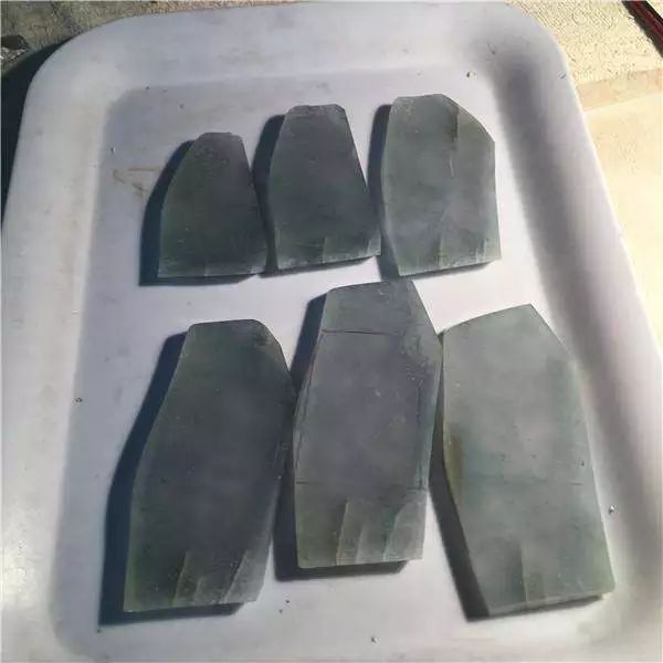 翡翠原石切割现场视频皮薄翡翠原石切割视频-第2张图片-翡翠网 翡翠原石切割现场视频皮薄翡翠原石切割视频-第2张图片-翡翠网