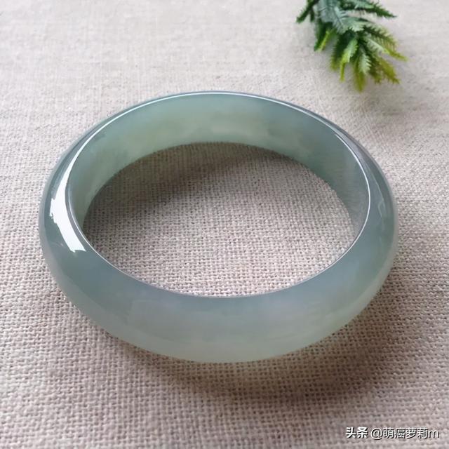 翡翠手镯棉絮,翡翠手镯很多棉-第1张图片-翡翠网 翡翠手镯棉絮,翡翠手镯很多棉-第1张图片-翡翠网