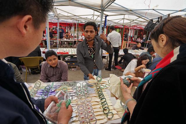 一百元的翡翠原石手镯图片的简单介绍-第6张图片-翡翠网 一百元的翡翠原石手镯图片的简单介绍-第6张图片-翡翠网