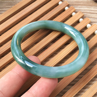 糯油青种翡翠手镯价格,油青种翡翠手镯好吗-第1张图片-翡翠网 糯油青种翡翠手镯价格,油青种翡翠手镯好吗-第1张图片-翡翠网