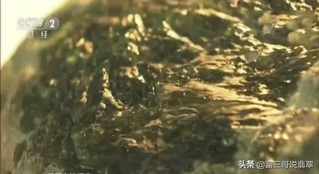 翡翠原石切割现场视频翡翠原石现场切开视频-第14张图片-翡翠网 翡翠原石切割现场视频翡翠原石现场切开视频-第14张图片-翡翠网