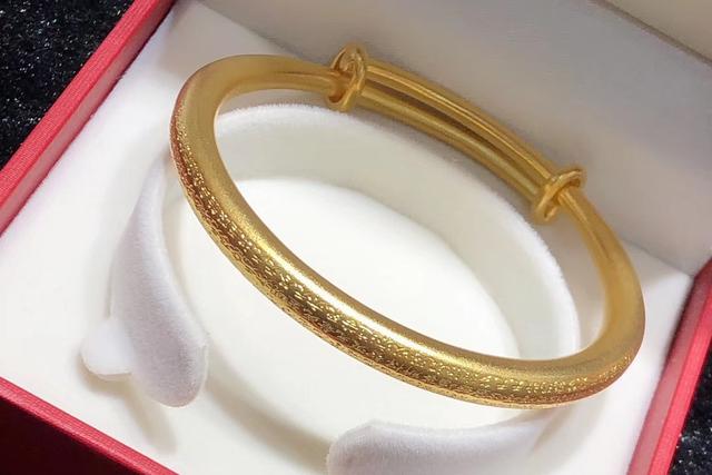 30克的翡翠手镯的简单介绍-第7张图片-翡翠网 30克的翡翠手镯的简单介绍-第7张图片-翡翠网