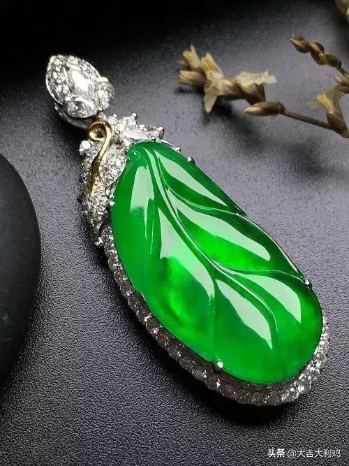 南莫翡翠原石的皮壳特点,翡翠原石皮壳看种水-第3张图片-翡翠网 南莫翡翠原石的皮壳特点,翡翠原石皮壳看种水-第3张图片-翡翠网