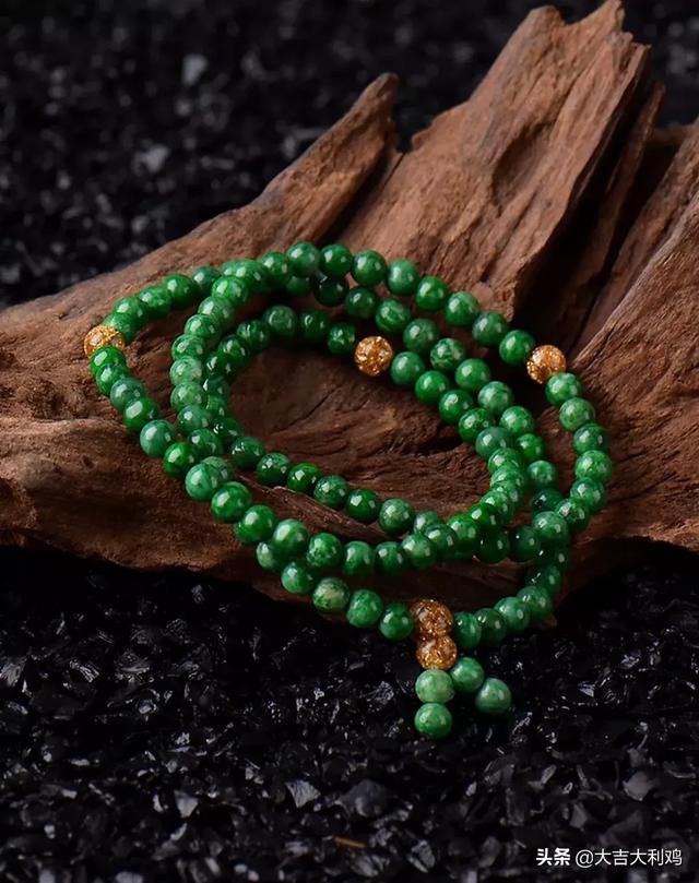 南莫翡翠原石的皮壳特点,翡翠原石皮壳看种水-第4张图片-翡翠网 南莫翡翠原石的皮壳特点,翡翠原石皮壳看种水-第4张图片-翡翠网