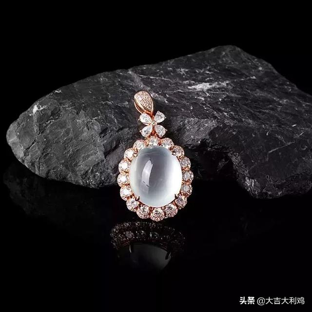 南莫翡翠原石的皮壳特点,翡翠原石皮壳看种水-第6张图片-翡翠网 南莫翡翠原石的皮壳特点,翡翠原石皮壳看种水-第6张图片-翡翠网