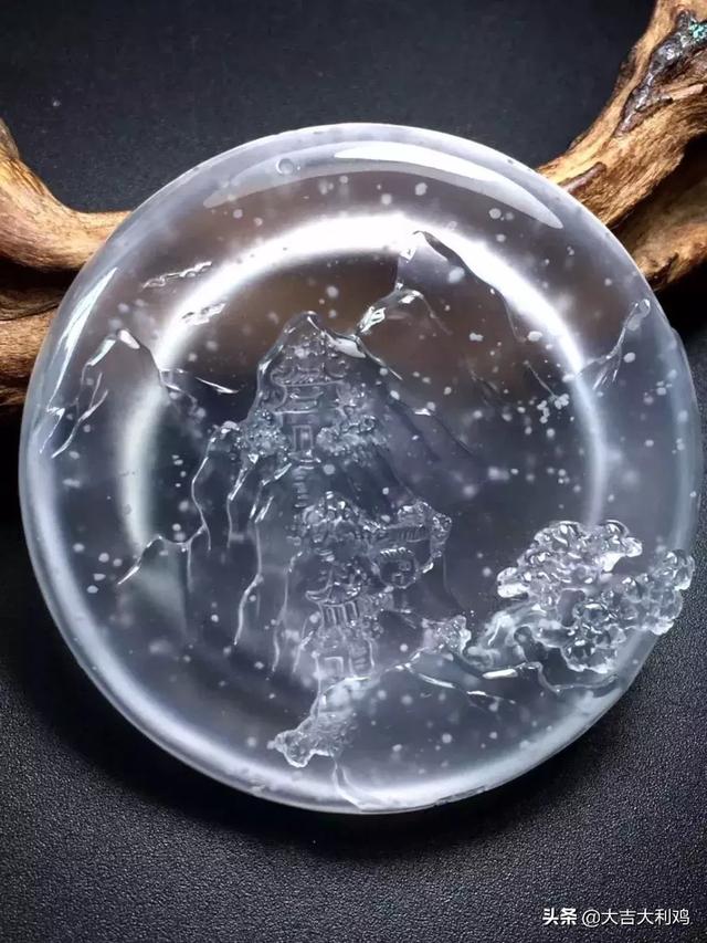 南莫翡翠原石的皮壳特点,翡翠原石皮壳看种水-第7张图片-翡翠网 南莫翡翠原石的皮壳特点,翡翠原石皮壳看种水-第7张图片-翡翠网