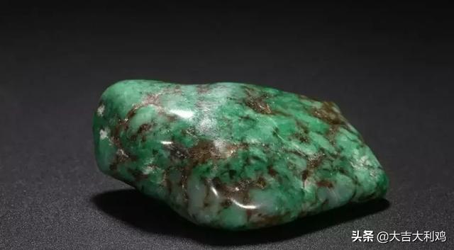 南莫翡翠原石的皮壳特点,翡翠原石皮壳看种水-第8张图片-翡翠网 南莫翡翠原石的皮壳特点,翡翠原石皮壳看种水-第8张图片-翡翠网