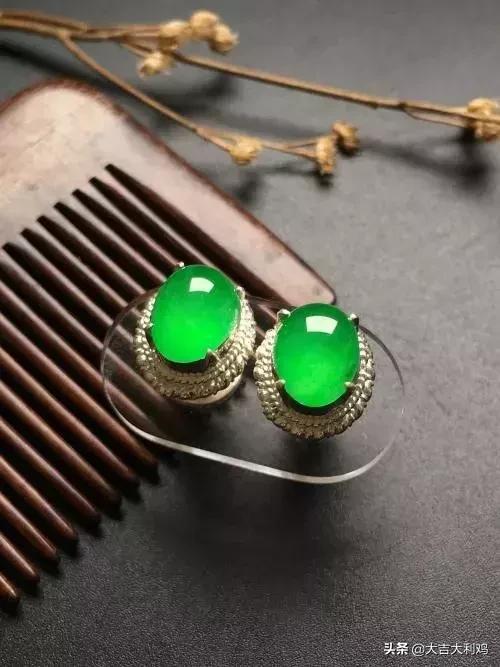 南莫翡翠原石的皮壳特点,翡翠原石皮壳看种水-第11张图片-翡翠网 南莫翡翠原石的皮壳特点,翡翠原石皮壳看种水-第11张图片-翡翠网