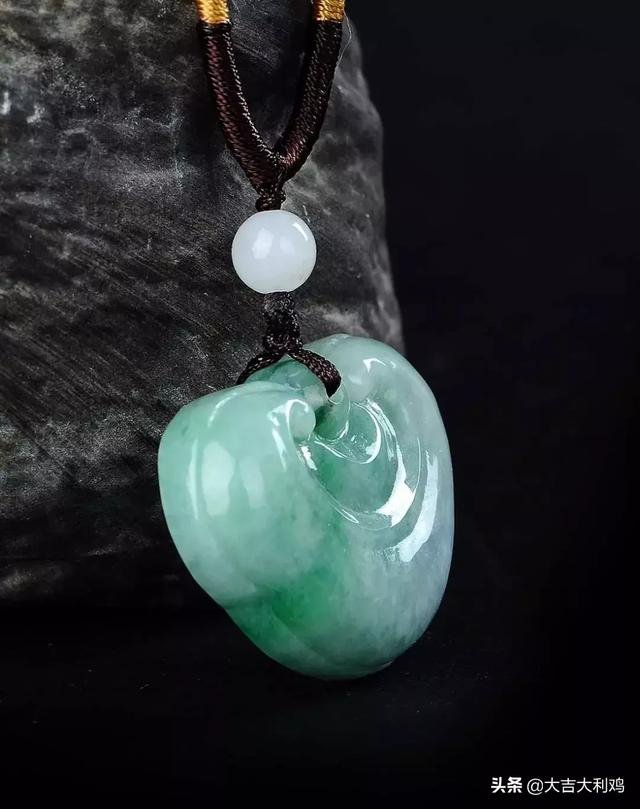 南莫翡翠原石的皮壳特点,翡翠原石皮壳看种水-第25张图片-翡翠网 南莫翡翠原石的皮壳特点,翡翠原石皮壳看种水-第25张图片-翡翠网