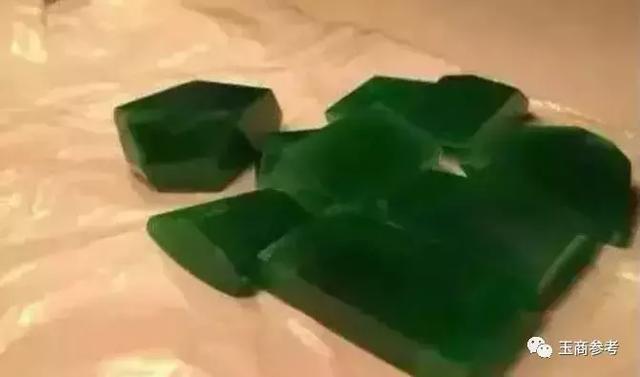 各种翡翠价格一览表,假的翡翠价格-第4张图片-翡翠网 各种翡翠价格一览表,假的翡翠价格-第4张图片-翡翠网