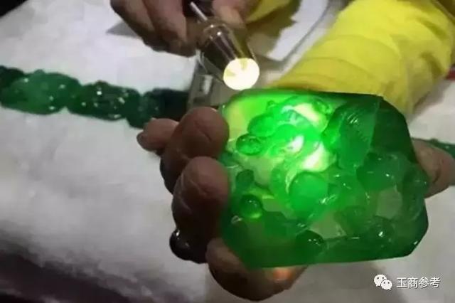 各种翡翠价格一览表,假的翡翠价格-第11张图片-翡翠网 各种翡翠价格一览表,假的翡翠价格-第11张图片-翡翠网