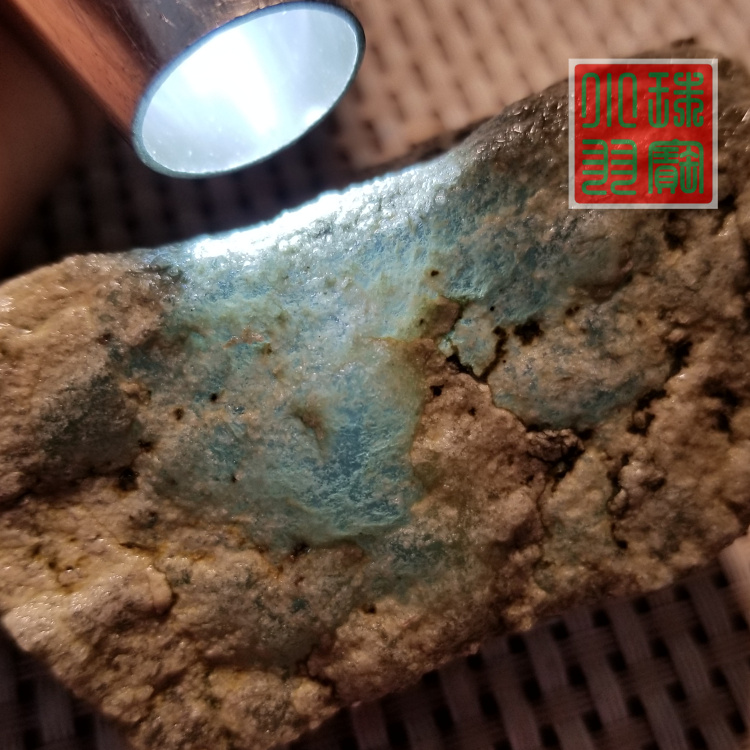 会卡翡翠原石的特点及图解,临沂翡翠原石-第2张图片-翡翠网 会卡翡翠原石的特点及图解,临沂翡翠原石-第2张图片-翡翠网