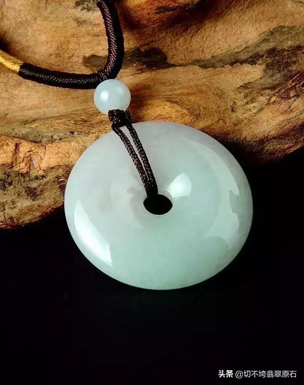 翡翠手镯拿什么敲声音翡翠手镯对人有什么好处-第4张图片-翡翠网 翡翠手镯拿什么敲声音翡翠手镯对人有什么好处-第4张图片-翡翠网